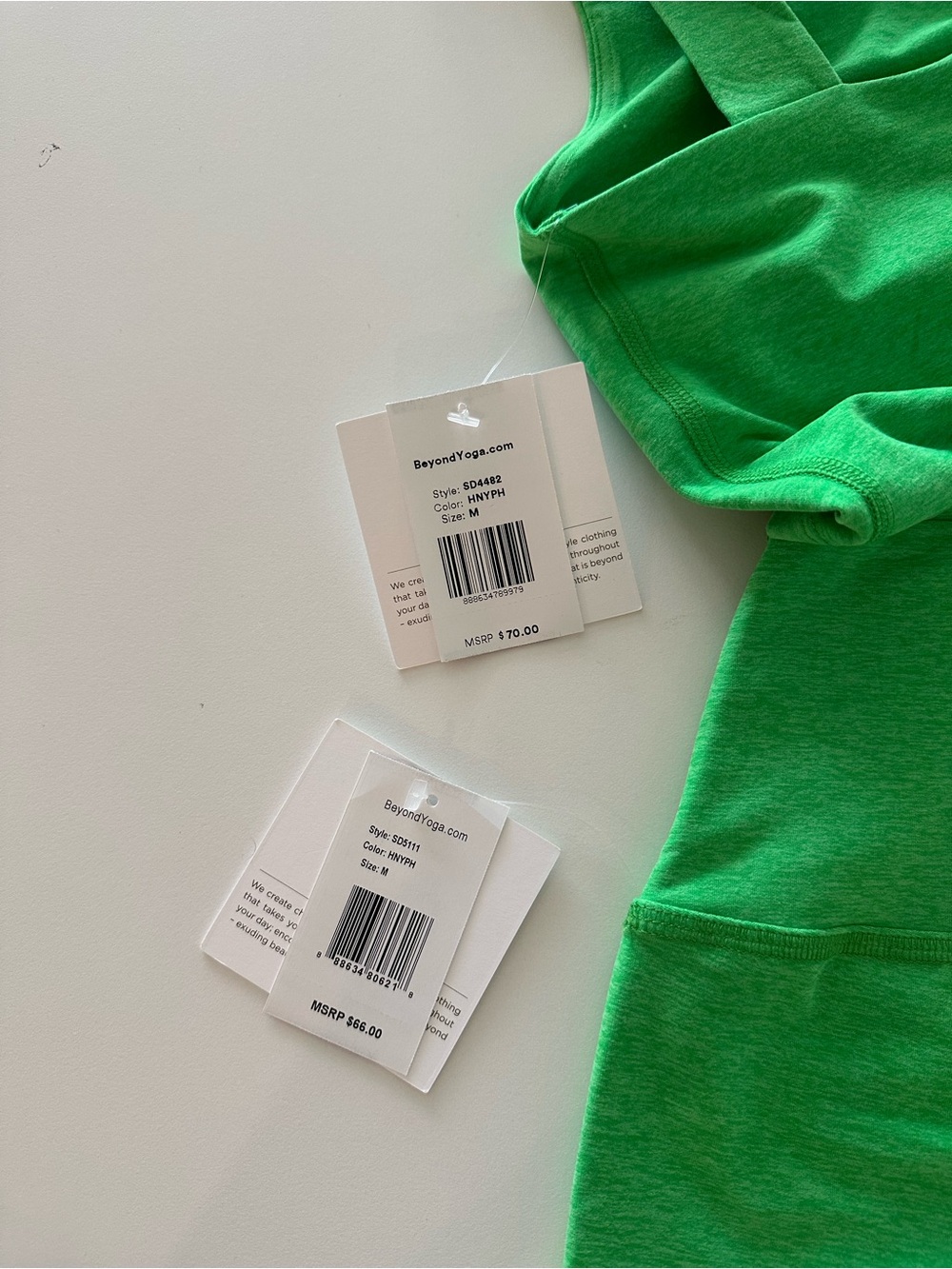 NEW Beyond Yoga Spacedye Lost Your Mind One Shoulder Shorts Set Green M Biker - Picture 4 of 8